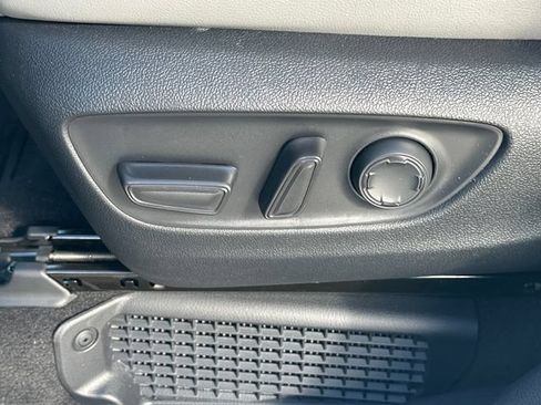 Used 2026 Toyota Sienna XLE FWD image 17