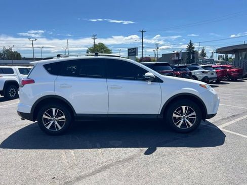 Used 2017 Toyota RAV4 XLE AWD/4WD image 6