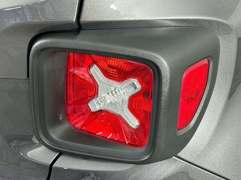 Used 2019 Jeep Renegade Sport w/ UConnect 7.0 Group AWD/4WD image 33