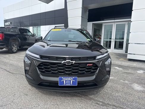 Used 2024 Chevrolet Trax RS w/ Driver Confidence Package image 2