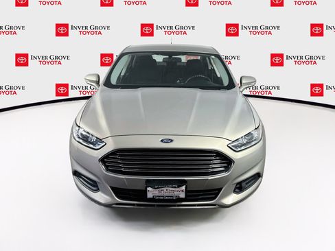 Used 2016 Ford Fusion SE FWD image 2