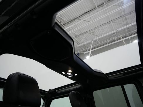 Used 2022 Jeep Wrangler Unlimited Sahara AWD/4WD image 4