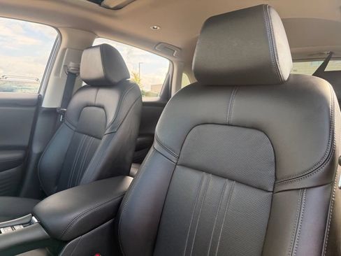 Used 2025 Honda HR-V EX-L image 5