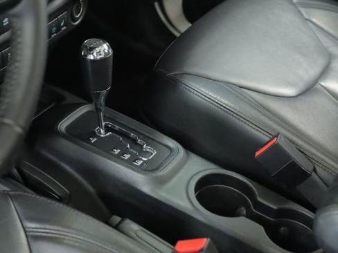 Used 2017 Jeep Wrangler Unlimited Sahara image 24