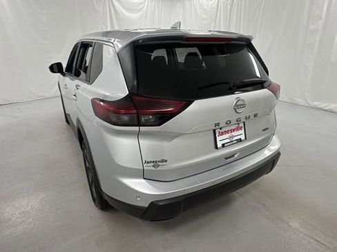 Certified 2025 Nissan Rogue SV AWD/4WD image 5