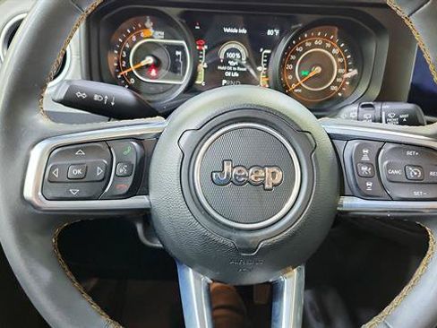 Used 2025 Jeep Wrangler Unlimited Sahara AWD/4WD image 14