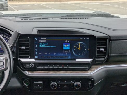 Used 2024 Chevrolet Silverado 3500 LT image 17