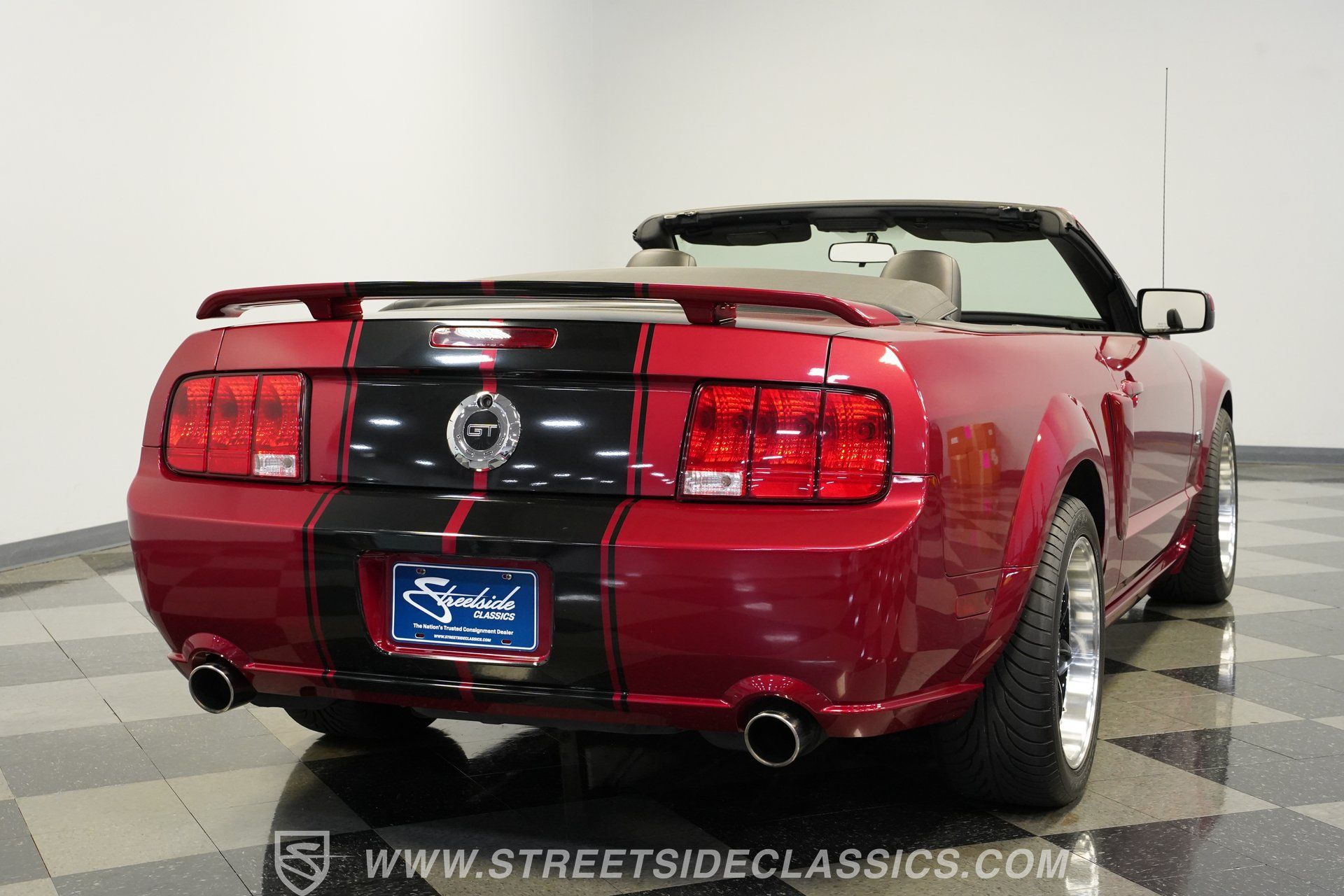 Used 2006 Ford Mustang GT RWD image 12