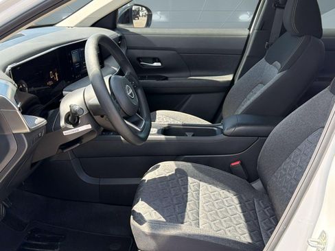 Used 2026 Nissan Kicks SV FWD image 5
