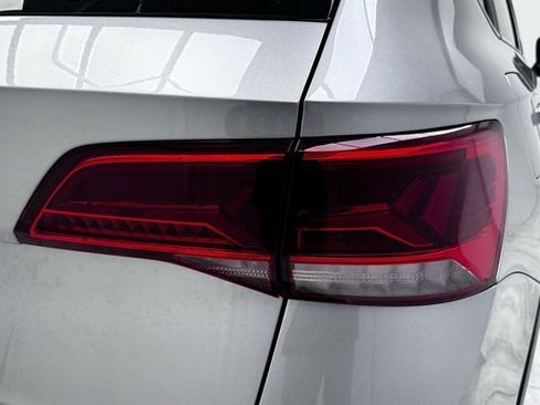 Used 2024 Volkswagen Taos SE image 17