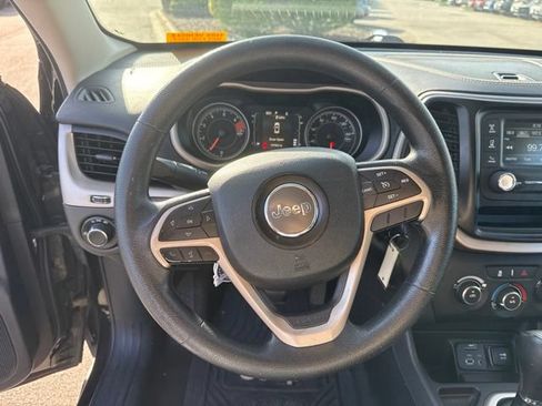 Used 2017 Jeep Cherokee Sport FWD image 15