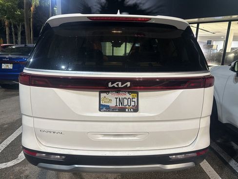 Used 2024 Kia Carnival LX image 2