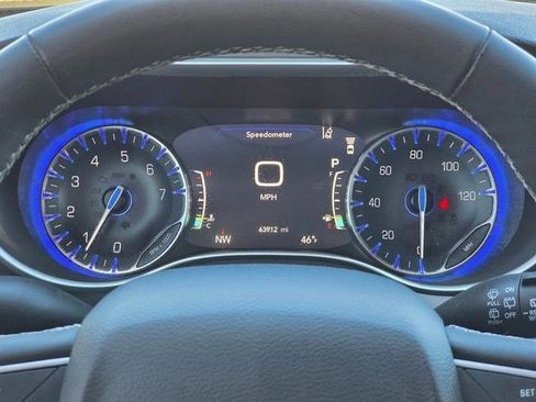 Used 2022 Chrysler Pacifica Touring-L AWD/4WD image 27