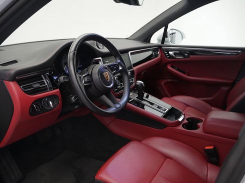 Certified 2023 Porsche Macan S image 4