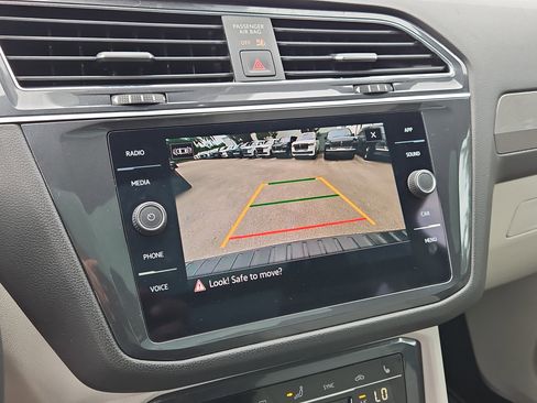 Used 2023 Volkswagen Tiguan SE R-Line image 17