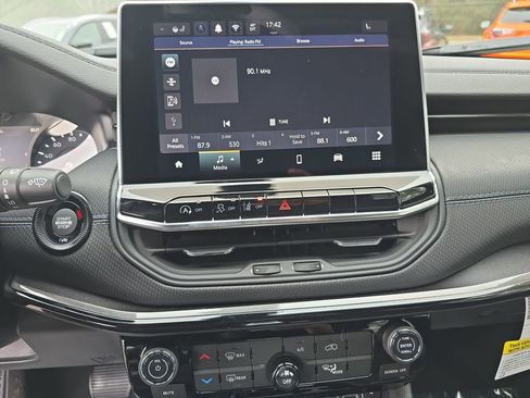 New 2026 Jeep Compass Latitude image 20