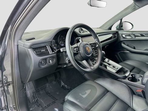 Certified 2026 Porsche Macan AWD/4WD image 4