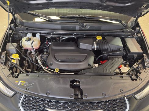 Used 2022 Chrysler Pacifica Pinnacle AWD/4WD image 32