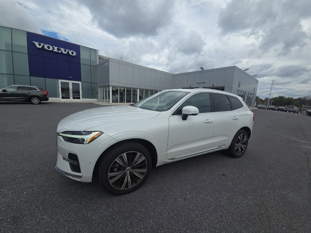 Used 2023 Volvo XC60 B5 Plus AWD/4WD image 2