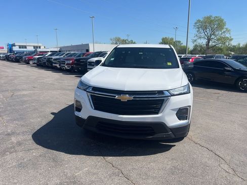 Used 2022 Chevrolet Traverse LS image 8