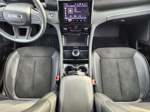 Used 2023 Jeep Grand Cherokee L Laredo image 18