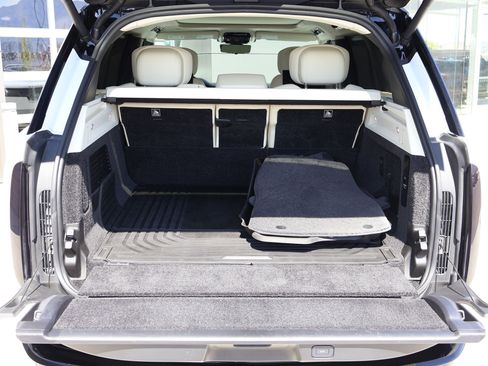 Certified 2025 Land Rover Range Rover Autobiography AWD/4WD image 28