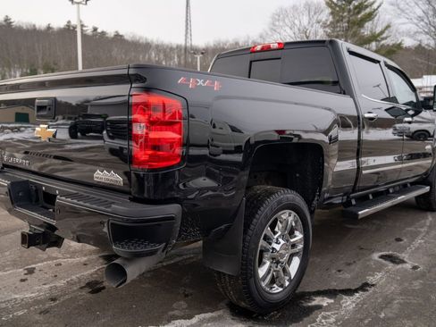 Used 2019 Chevrolet Silverado 2500 High Country w/ Duramax Plus Package image 7