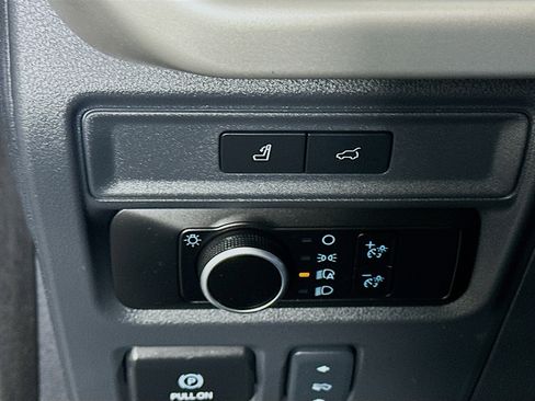 Used 2024 Ford Expedition Max XLT image 17