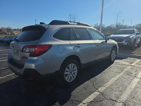 Used 2019 Subaru Outback 2.5i Premium image 13