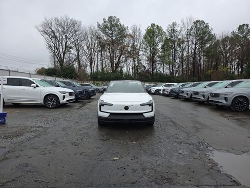 New 2025 Volvo EX30 Plus w/ Protection Package Premier image 10