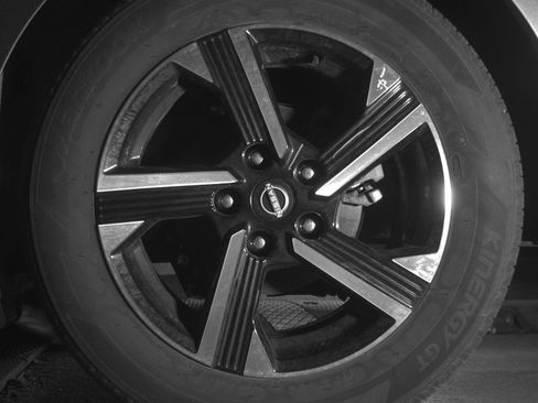 Used 2025 Nissan Sentra SV FWD image 14