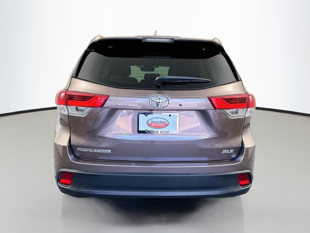 Used 2017 Toyota Highlander XLE FWD image 6