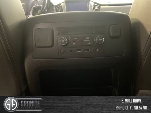 Used 2020 Chevrolet Suburban LT AWD/4WD image 34
