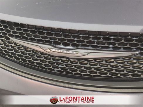 Used 2020 Chrysler Pacifica Touring w/ S Appearance Package image 28