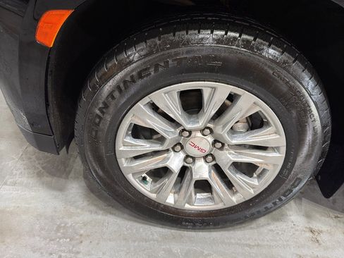 Used 2024 GMC Yukon XL Denali w/ Advanced Technology Package image 12