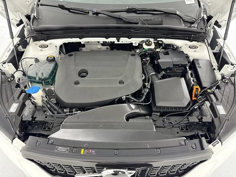 Used 2023 Volvo XC40 B5 Ultimate AWD/4WD image 29