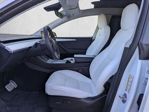 Used 2022 Tesla Model Y Performance image 17