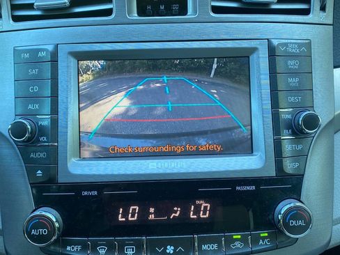 Used 2012 Toyota Avalon Limited FWD image 32