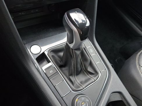 Certified 2022 Volkswagen Tiguan SE image 15