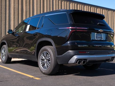Used 2025 Chevrolet Traverse LT AWD/4WD image 7