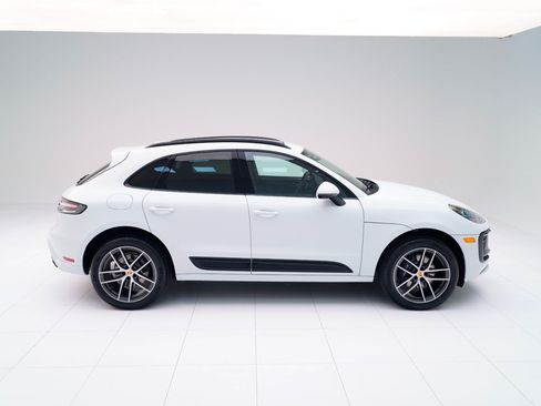 Certified 2026 Porsche Macan AWD/4WD image 8