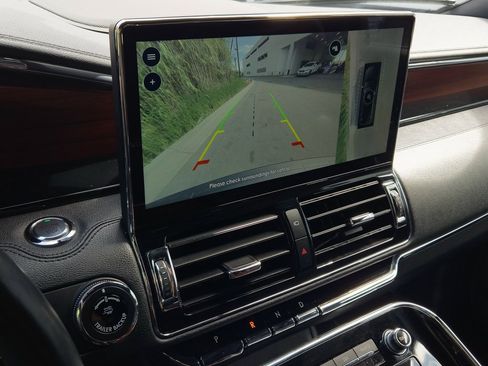 Used 2023 Lincoln Navigator Reserve image 17