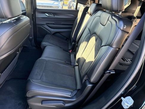 New 2025 Jeep Grand Cherokee L Altitude image 9