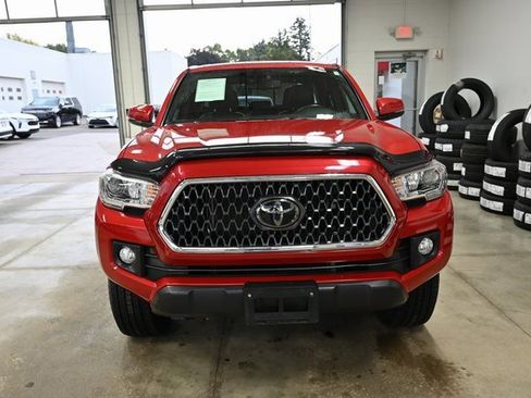 Used 2018 Toyota Tacoma TRD Off-Road image 2
