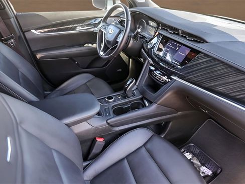 Used 2025 Cadillac XT6 Premium Luxury image 32