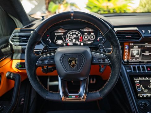 Used 2022 Lamborghini Urus image 34