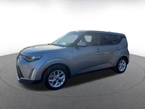 Used 2025 Kia Soul LX w/ LX Technology Package image 8