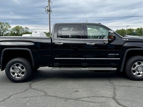 Used 2017 GMC Sierra 2500 SLT w/ Duramax Plus Package AWD/4WD image 5
