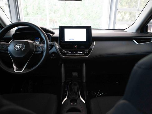 Used 2025 Toyota Corolla Cross LE FWD image 20