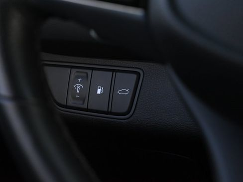 Used 2025 Genesis G70 2.5T image 28